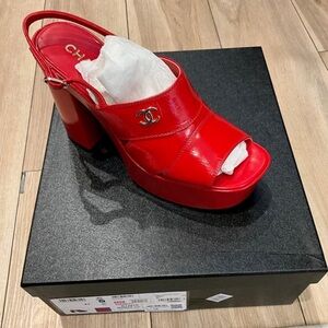 CHANEL Red Patent Leather Platform Slingback Sandals with CC Logo